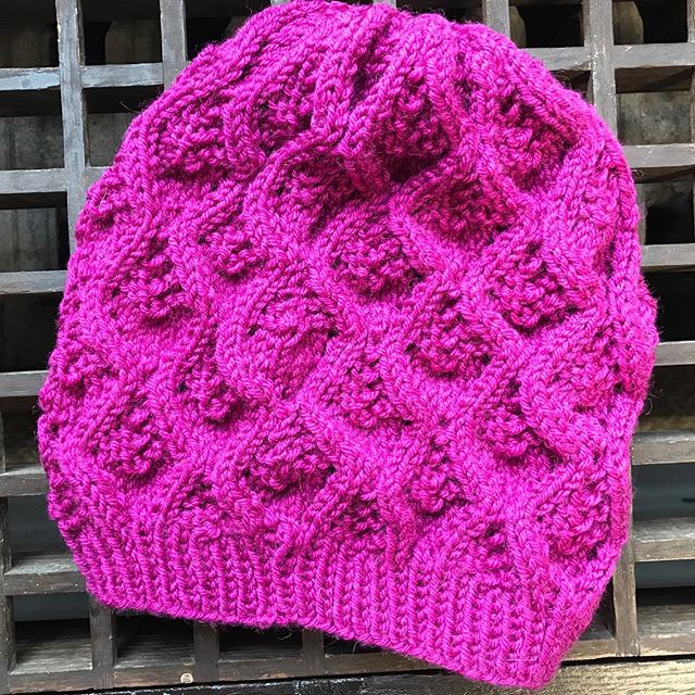 🚨 New hat!
Knit in superwash wool by @wyldkit. 🧶
Available in exchange for a donation of $30 or more to @packyourback, which helps kids in #Flint.
Donation link: https://secure.givelively.org/donate/pack-your-back/knitters-for-flint
Reply to claim or email knittersforflint@gmail.com!
#KnittersForFlint #KnitTheWave #knittersofinstagram