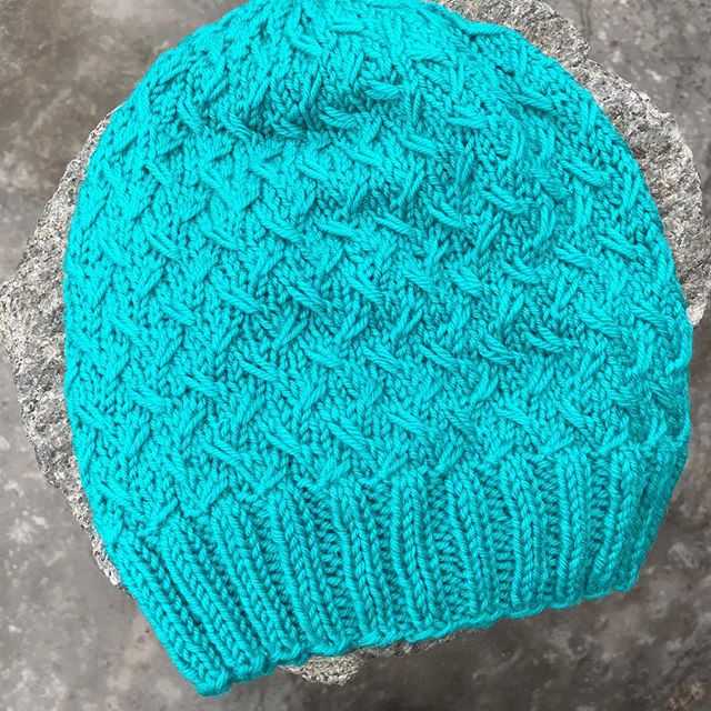 🚨 New hat!
Knit in super wash wool by @wyldkit. 🧶
Available in exchange for a donation of $20 or more to @packyourbackmi which helps kids in #Flint.
Donation link ⤵️
https://secure.givelively.org/donate/pack-your-back/knitters-for-flint
Reply to claim or email knittersforflint@gmail.com!
#KnittersForFlint #KnitTheWave #knittersofinstagram