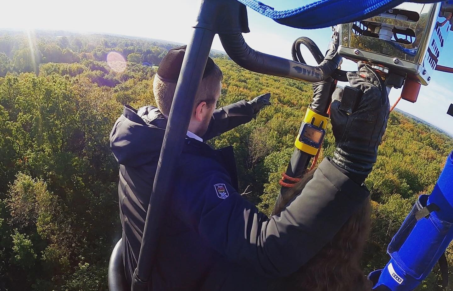 Next up- Alex
Great control of the balloon this morning. With the very light winds, he was able to exercise his contouring skills. 
&bull;
&bull;
#studentpilot #learntoflylta #learntofly #hotairballoons #hotairballooning #flythenortheast #flytheduck 