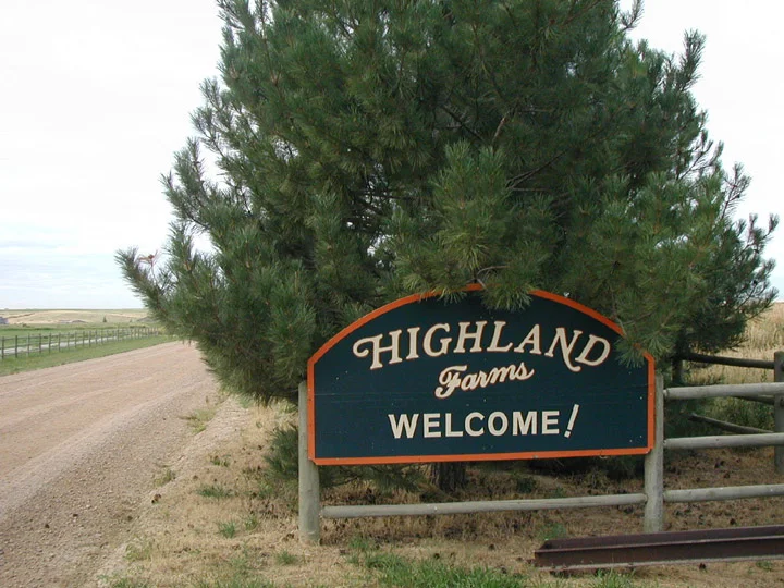 Highland+Farms+entry+sign+in+2001.jpg
