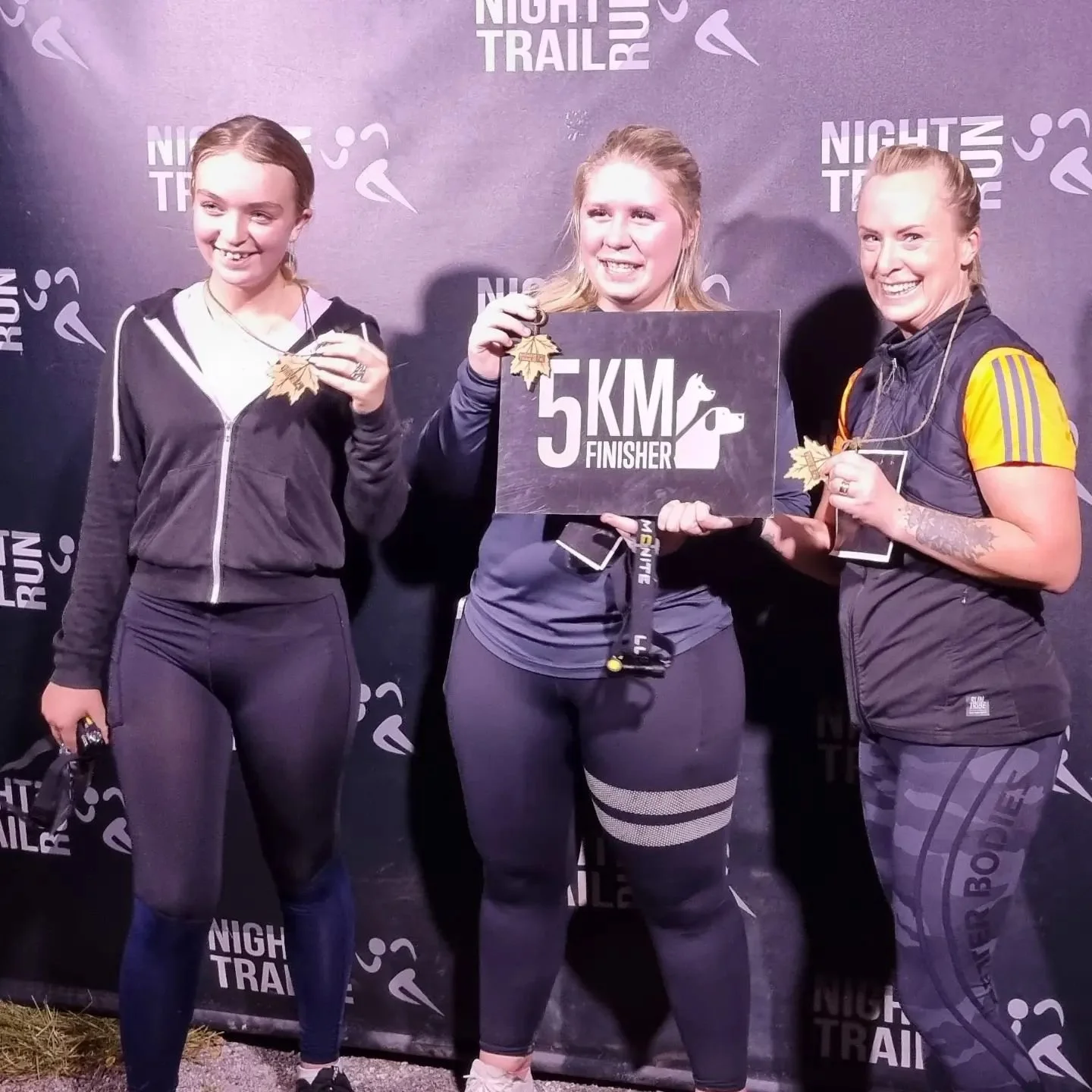 Tre h&auml;rligt m&ouml;rka kv&auml;llar med Night Trail Run &auml;r &ouml;ver f&ouml;r denna g&aring;ng! Du som deltog: kolla din mejlbox. Vi har skickat en enk&auml;t och vi hoppas att du kan svara p&aring; fr&aring;gorna. Vi vill veta ALLT s&aring