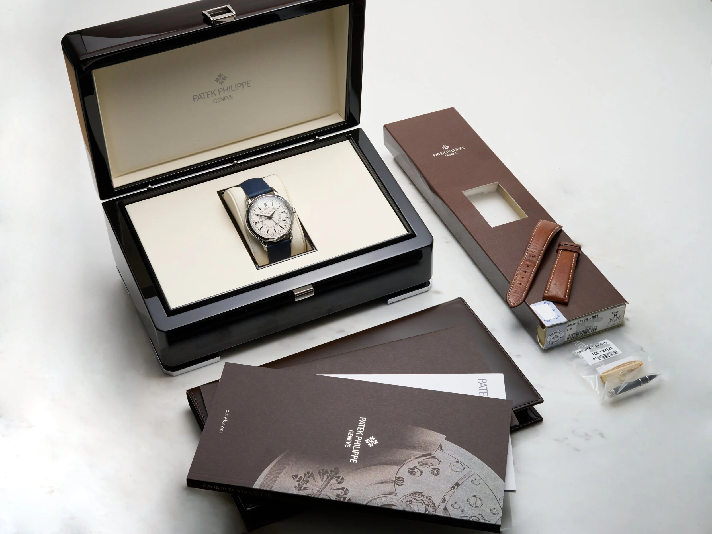 PP884 Patek Philippe Weekly Calendar 5212A-6.jpg