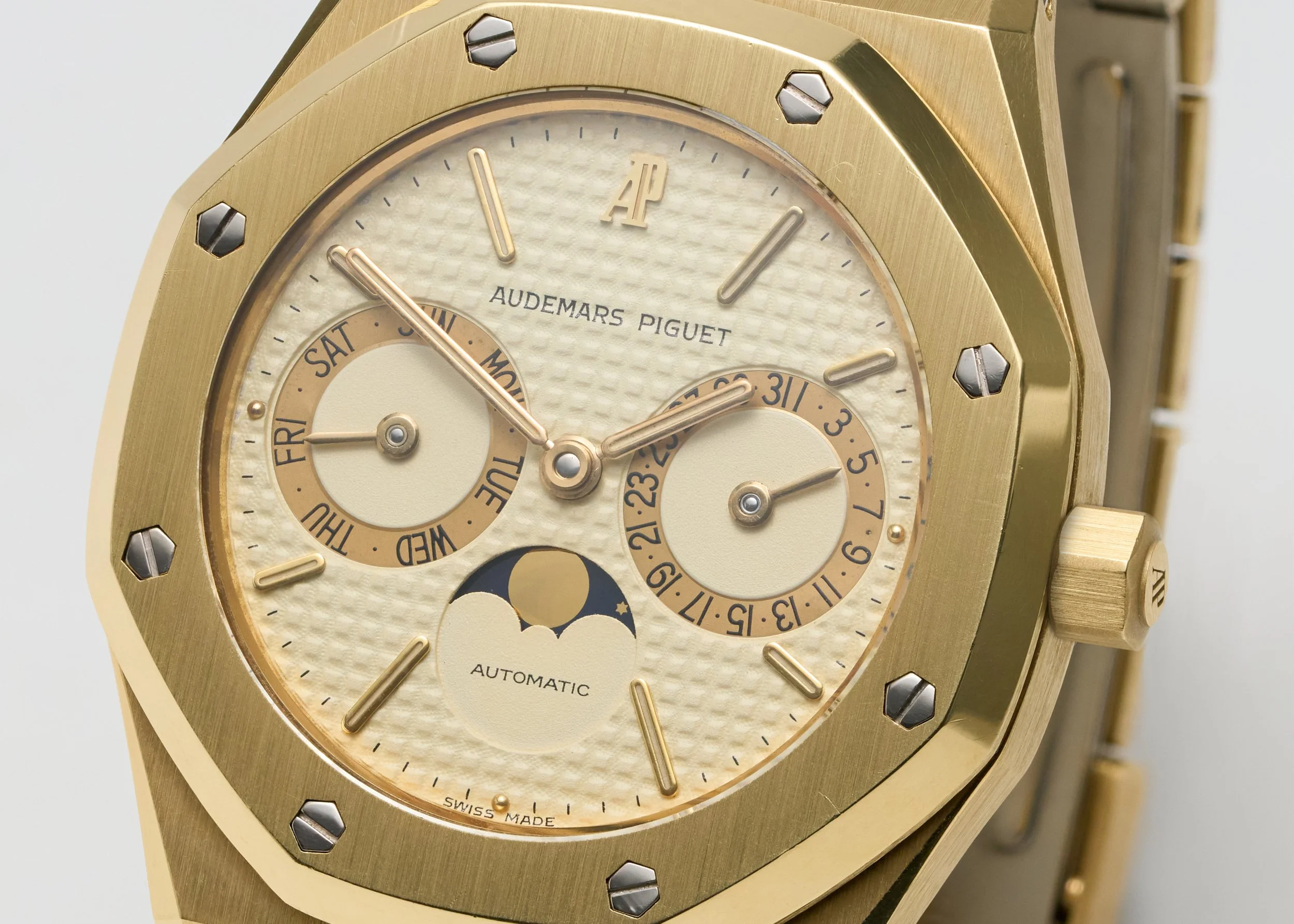 AP914 Audemars Piguet Royal Oak Day-Date Moonphase Yellow Gold 25594BA-3.jpg