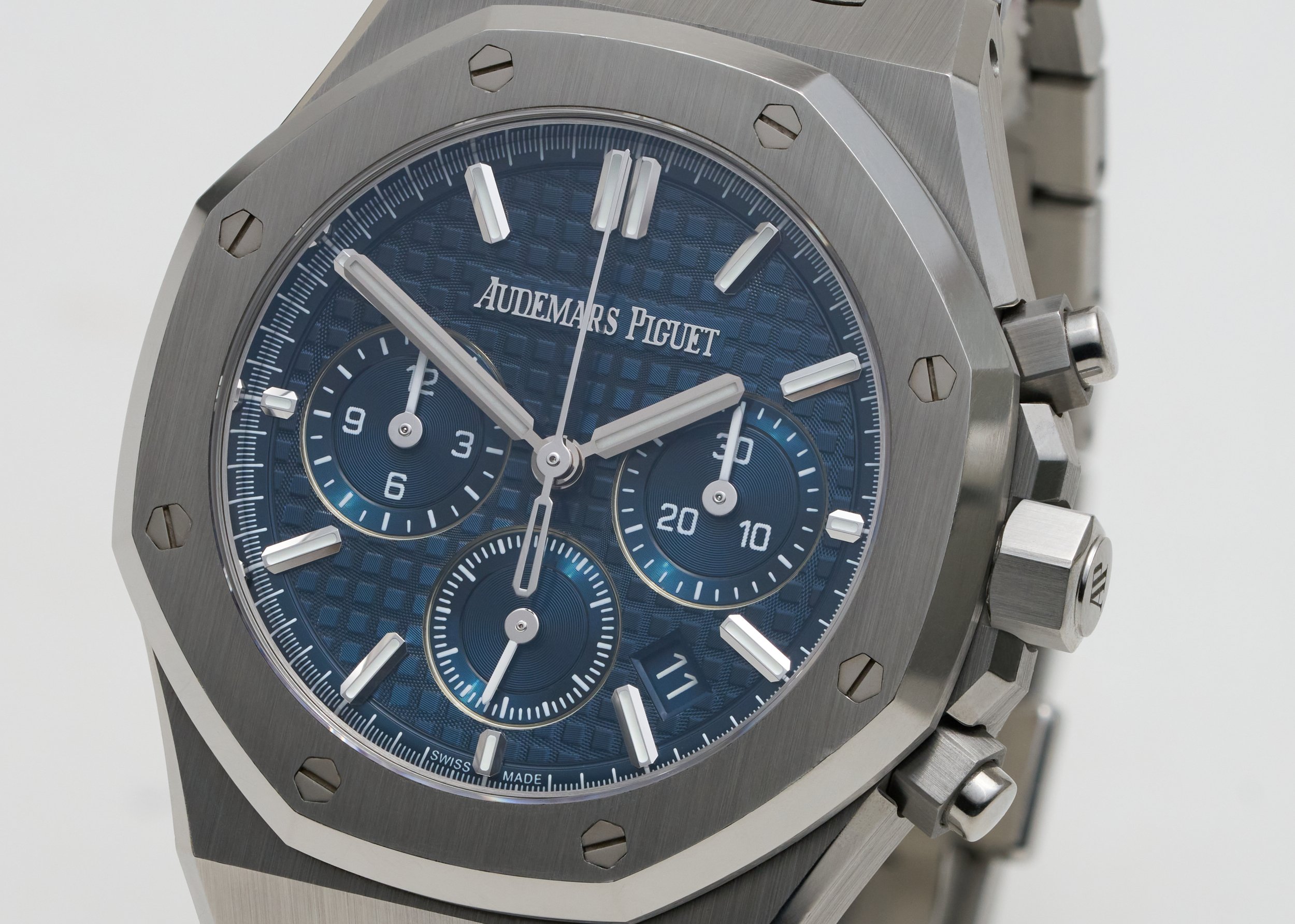AP905 Audemars Piguet Royal Oak 26715ST Blue Dial Chronograph 38mm-3.jpg