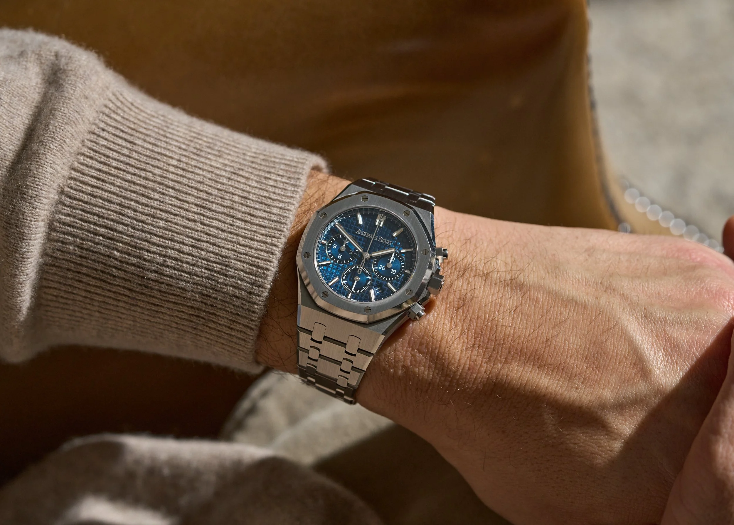 AP905 Audemars Piguet Royal Oak 26715ST Blue Dial Chronograph 38mm-12.jpg