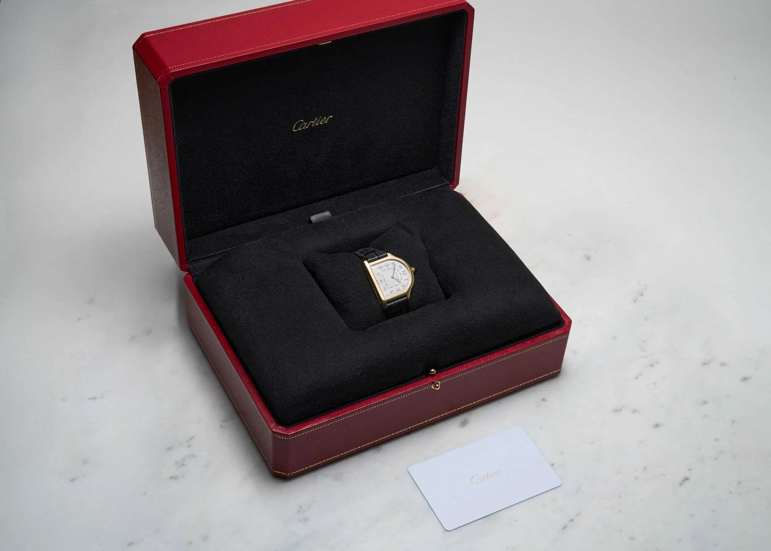 CT943 Cloche De Cartier Yellow Gold WHCC0008-6.jpg