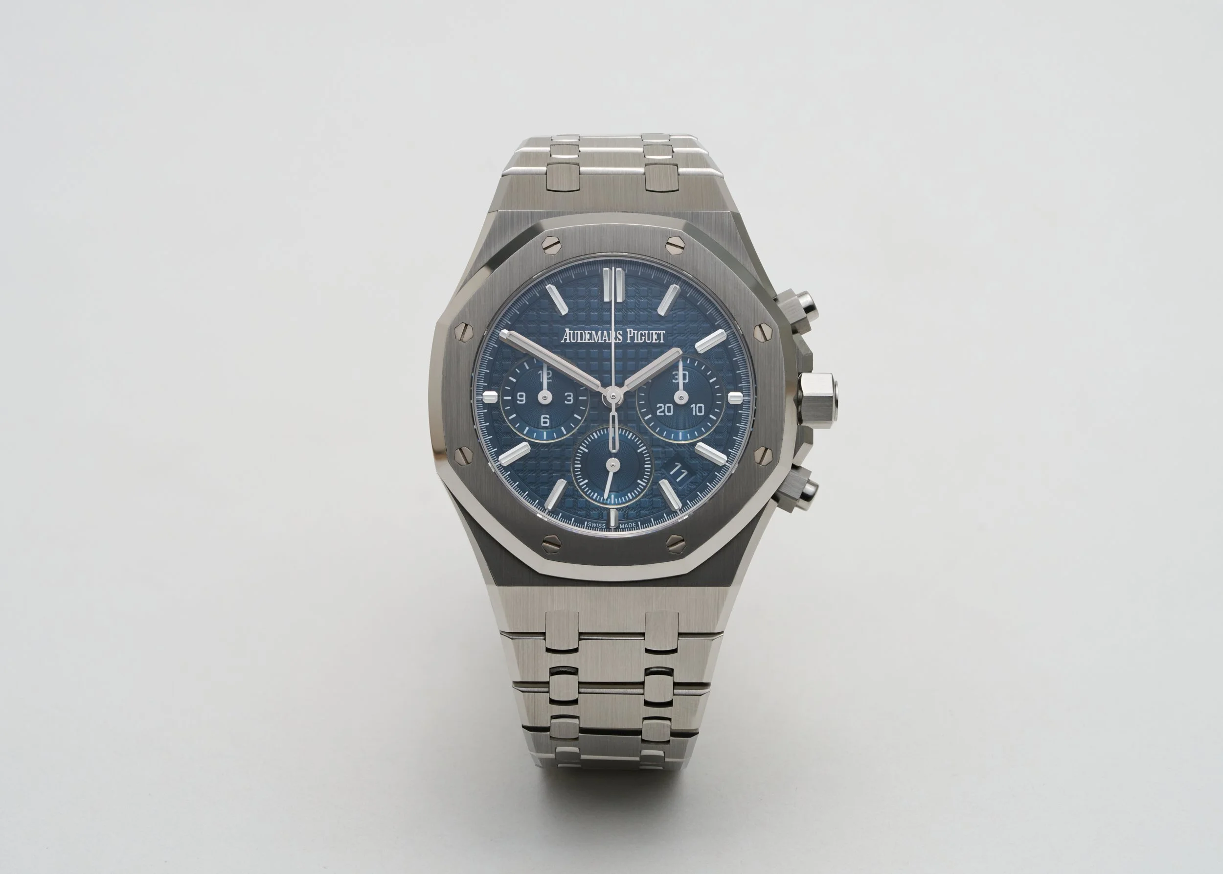 AP905 Audemars Piguet Royal Oak 26715ST Blue Dial Chronograph 38mm-1.jpg