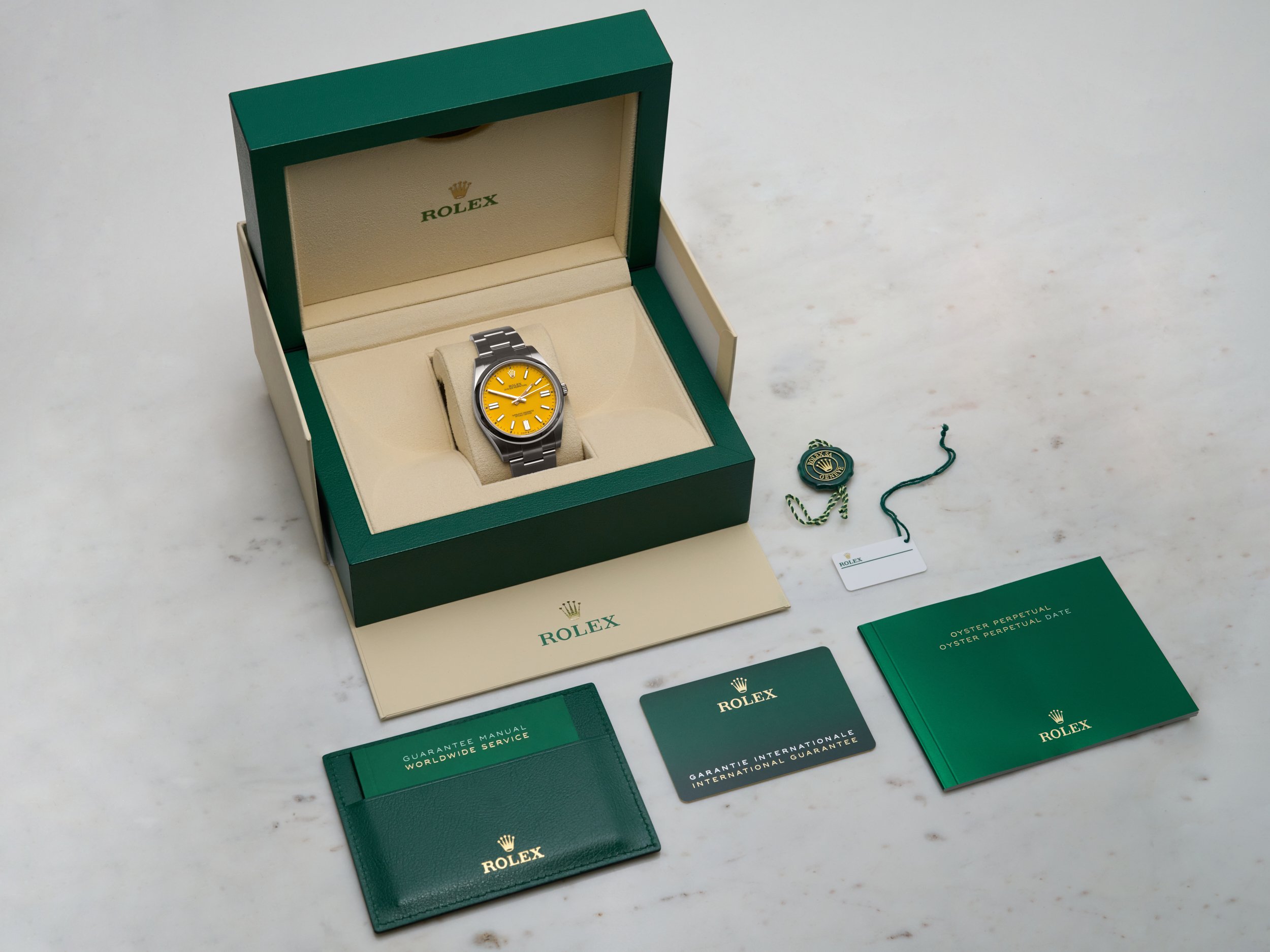 RX828 Oyster Perpetual 41 Yellow Dial 124300-6.jpg