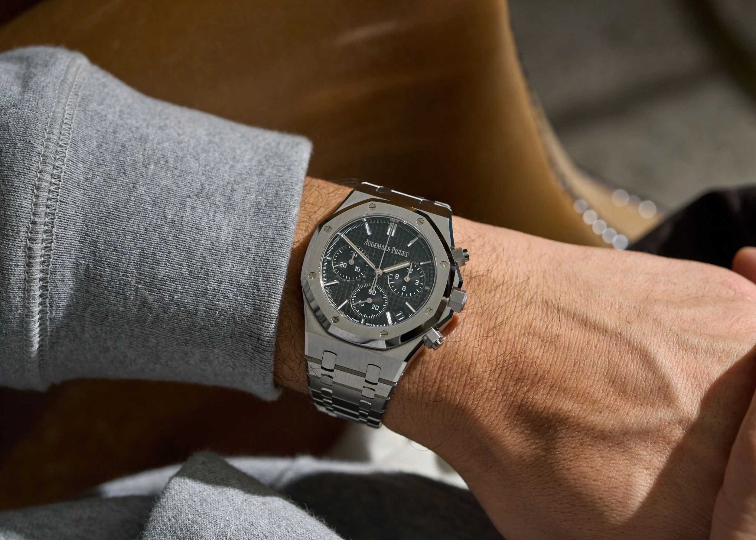 AP957 Audemars Piguet Royal OAk Chrono _50th Anniversary_ Black Dial-13.jpg