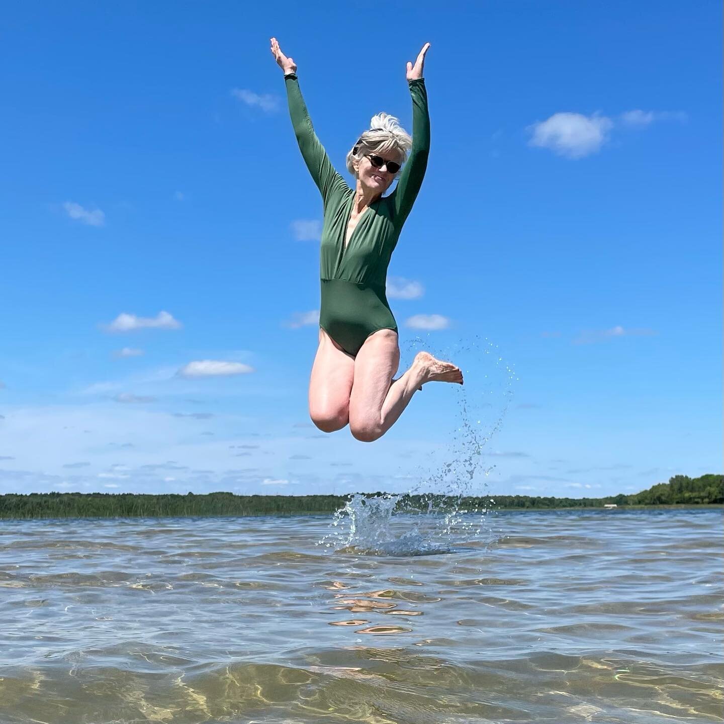 How I feel about vacay at the lake in my #seabrightswimmer.  This is the first swimsuit I made for myself two years ago- and it is hands down my favorite swimwear ever.  The Seabright Swimmer by @fridaypatterncompany is a triple threat- It provides s