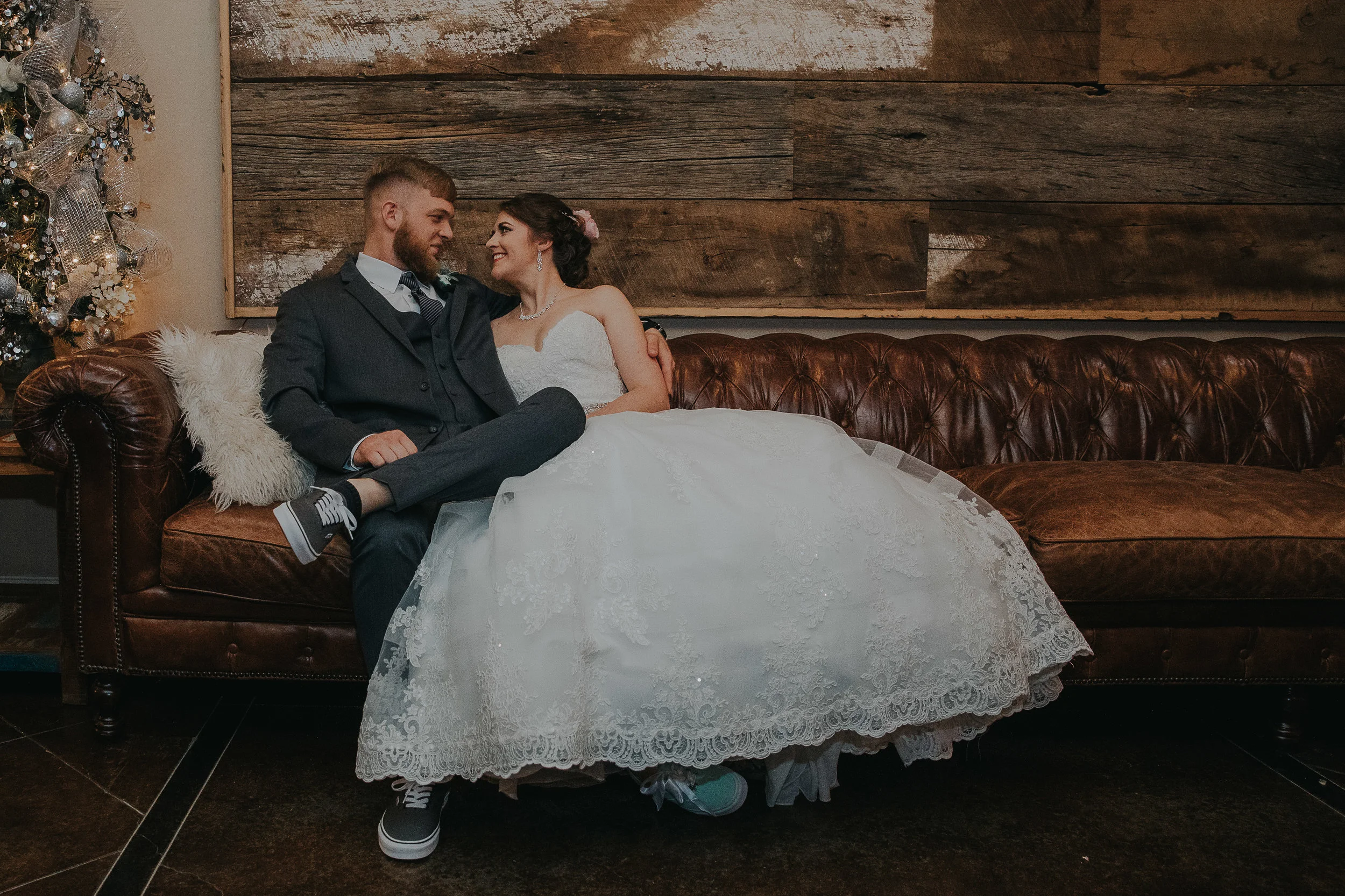 Lianie David Bride And Groom Sample A Romantic Nighttime Wedding In Memphis Carahills Ii Wedding Hannah Beam Creative Hannah Beam Creative Photo Film