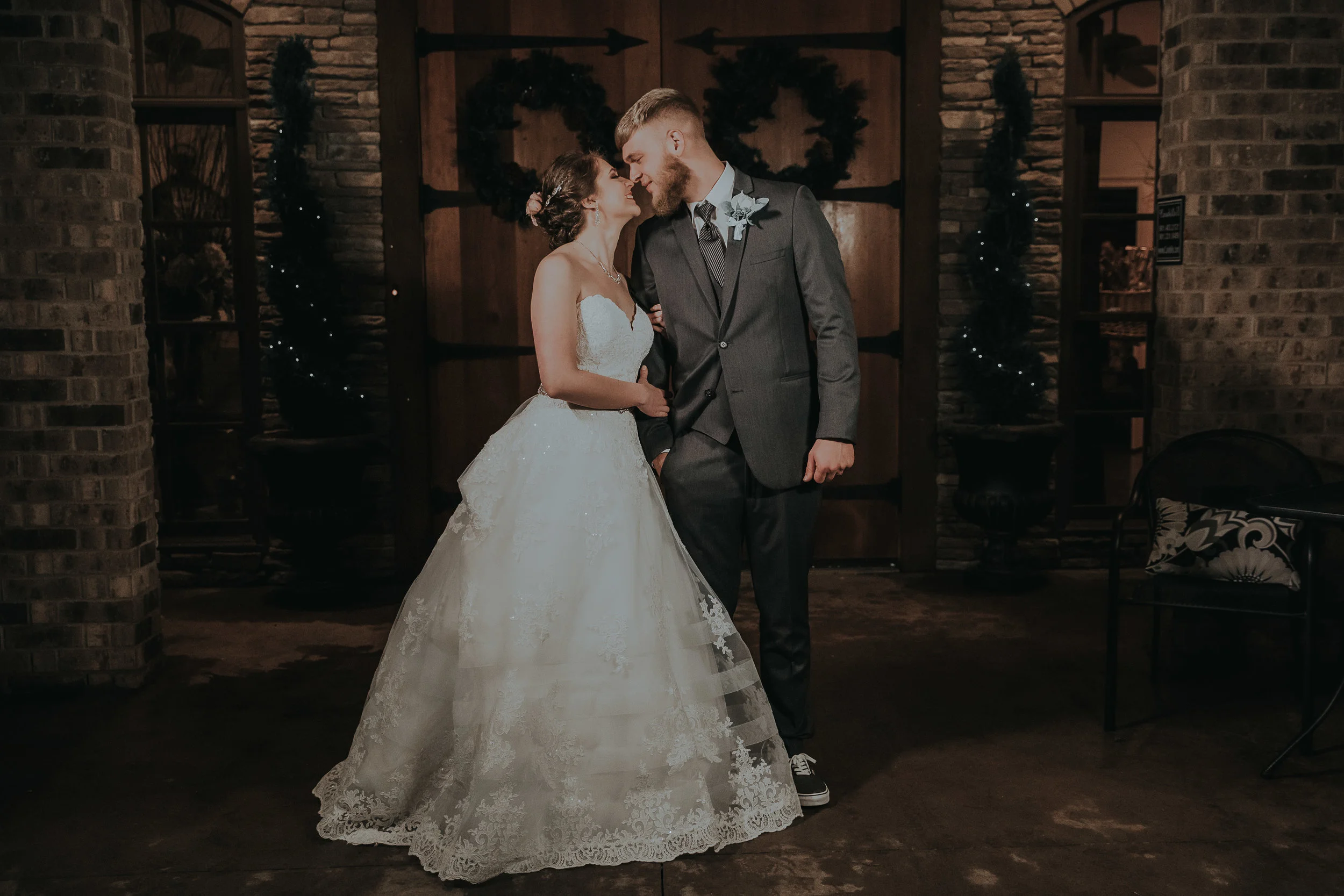 Lianie David Bride And Groom Sample A Romantic Nighttime Wedding In Memphis Carahills Ii Wedding Hannah Beam Creative Hannah Beam Creative Photo Film