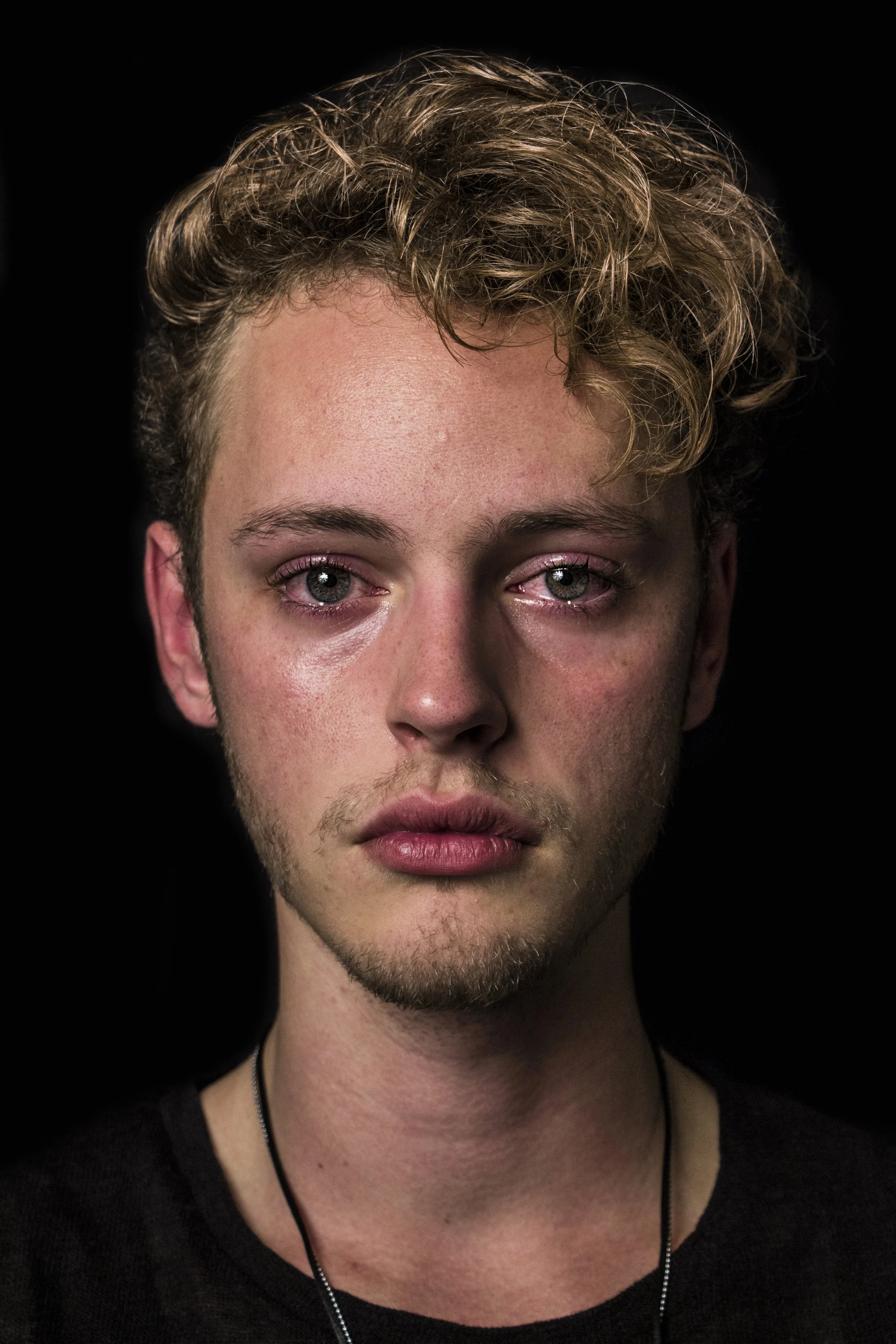 Kevin (19) Crying of laughter and laughing of crying. These two forms of emotional expression are so closely related that it almost scares me. As if people need this balance between sadness and happiness to be able to live. Each individual deals with it. The world is filled with sadness, pain and joy. It's satisfying that an outlet like crying exists to be able to move on in life. And people should be able to experience that feeling in their own way.