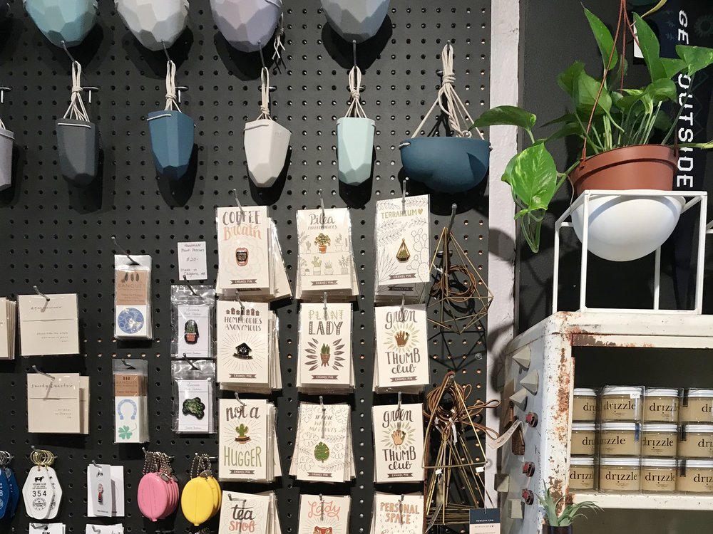 visit-plant-shop-calgary-accessories