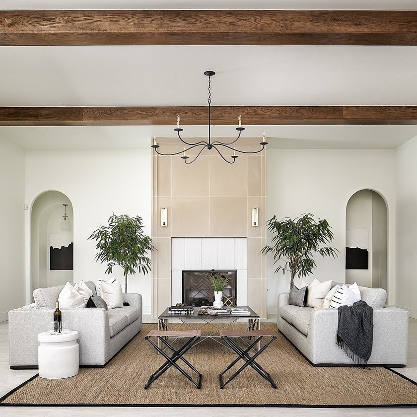 Couldn't resist showing off the symmetry of this space! ⁠⁠
I'm digging the beams and that fireplace is a showstopper!!⁠⁠
⁠⁠
Design&bull;⁠⁠ @designedbymelange 
Build&bull; @avalon.signature.homes 
Staging&bull;⁠⁠ @thestagedlife 
Photography&bull;⁠⁠ @e