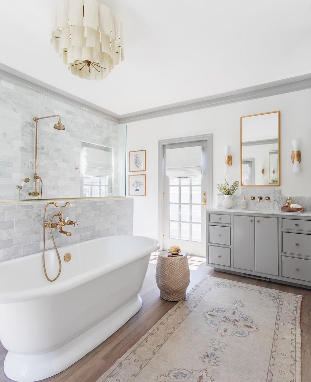 It's been a while since I posted my dream bathroom, but I haven't forgotten her. ✨

Design&bull; @browninteriorsinc 
Photography&bull; @emilyhartphoto 

.
.
.

#your405
#mystofferhomestyle
#studiomcgee
#smmakelifebeautiful
#oklahomadesigner
#thewhole