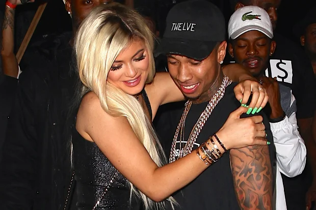 kylie-jenner-tyga-topless