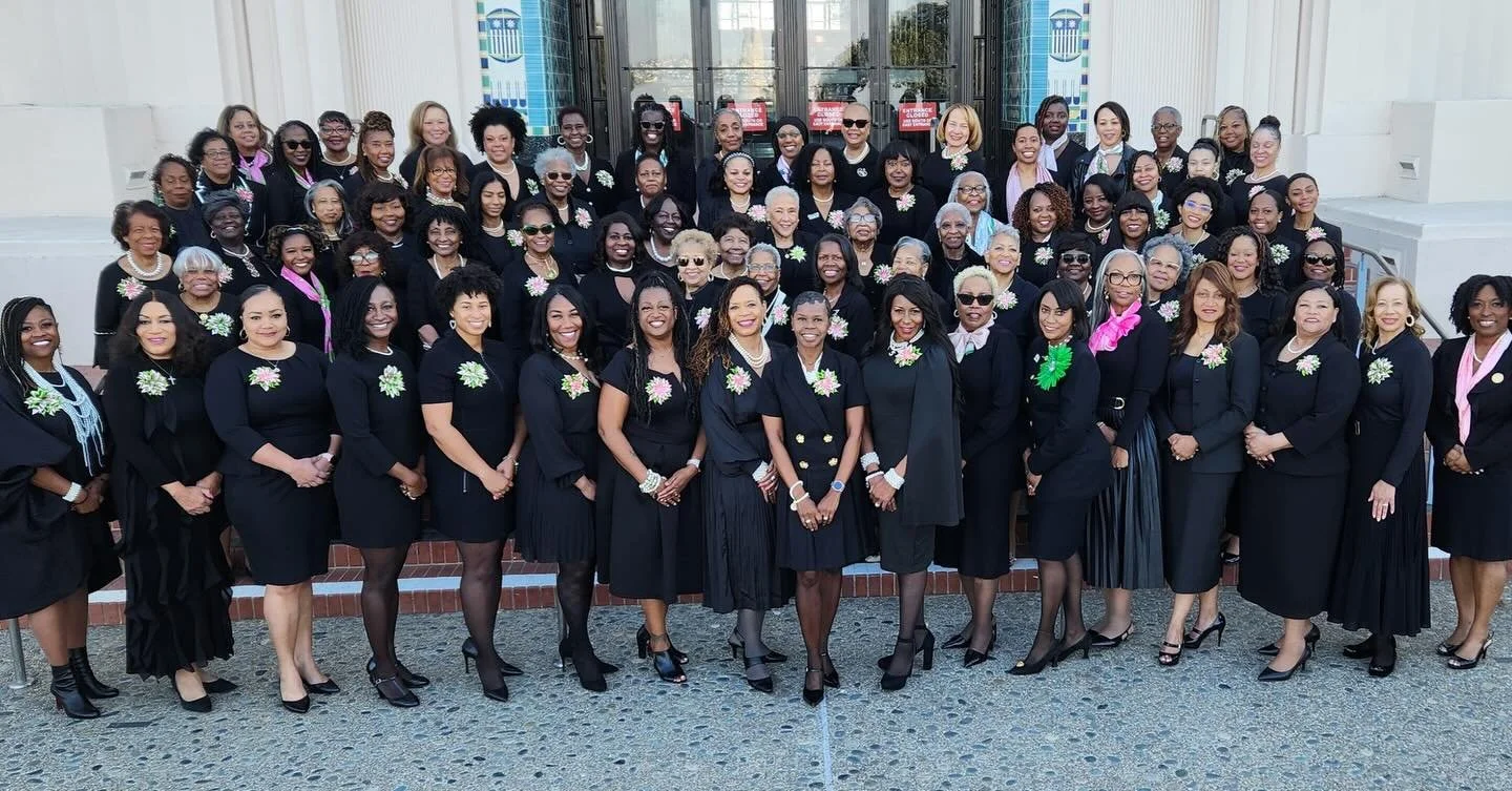 Happy New Year! 💗💚 As we step into 2026, the Alpha Kappa Alpha Sorority, Inc., Epsilon Xi Omega Chapter remains grounded in sisterhood and committed to service. We look forward to soaring to greater heights by empowering families, strengthening our