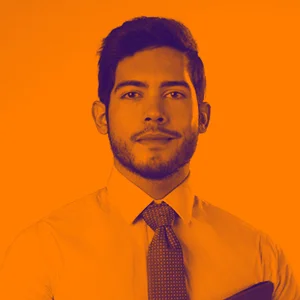 moises lavoignet garcia 1x1 GRADIENT 300px.jpg