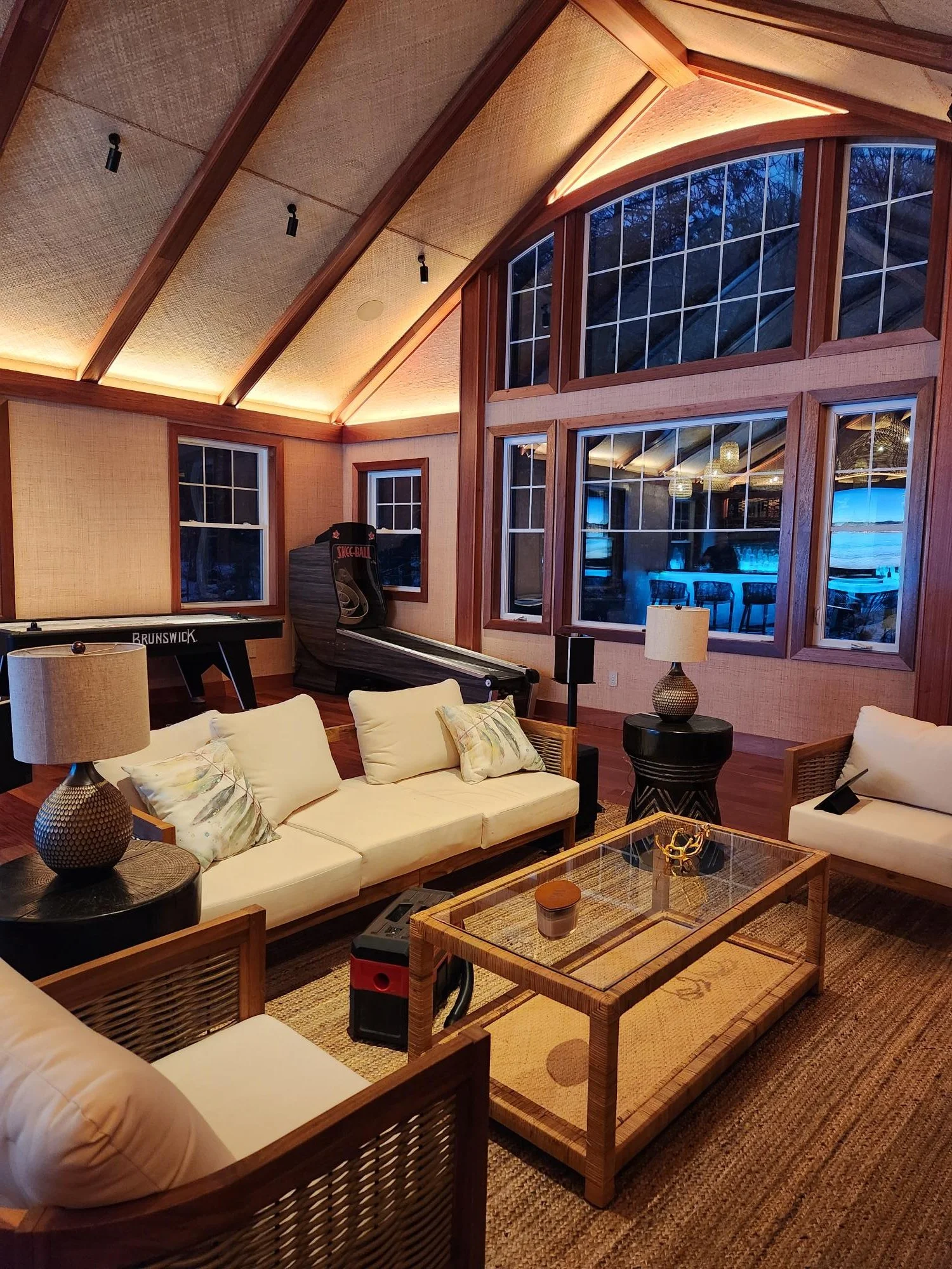 Sitting and rec area