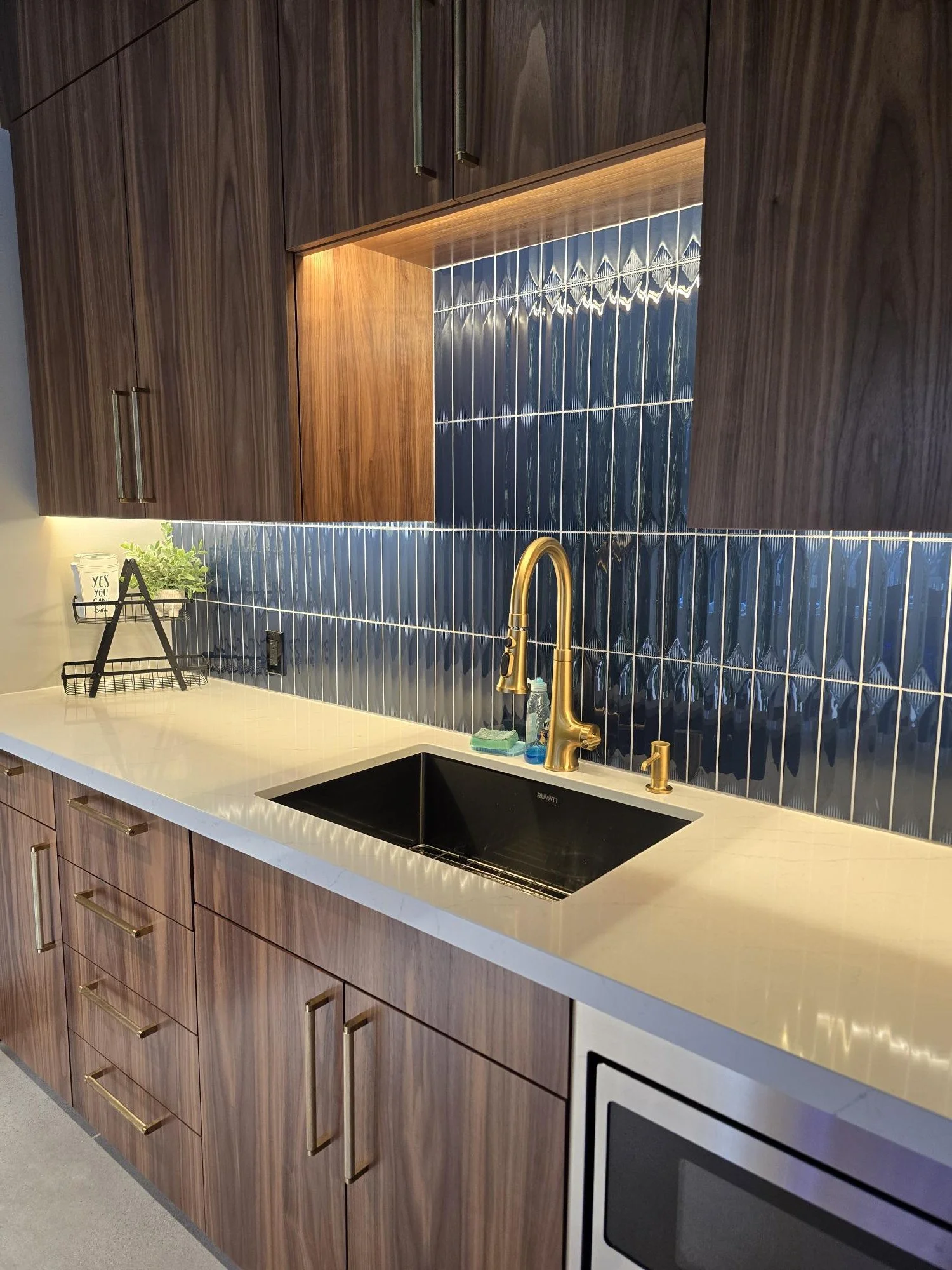 Simple timeless kitchenette