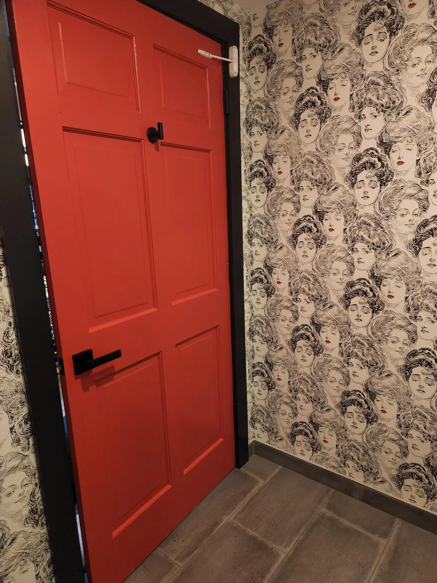 Door matches lipstick!