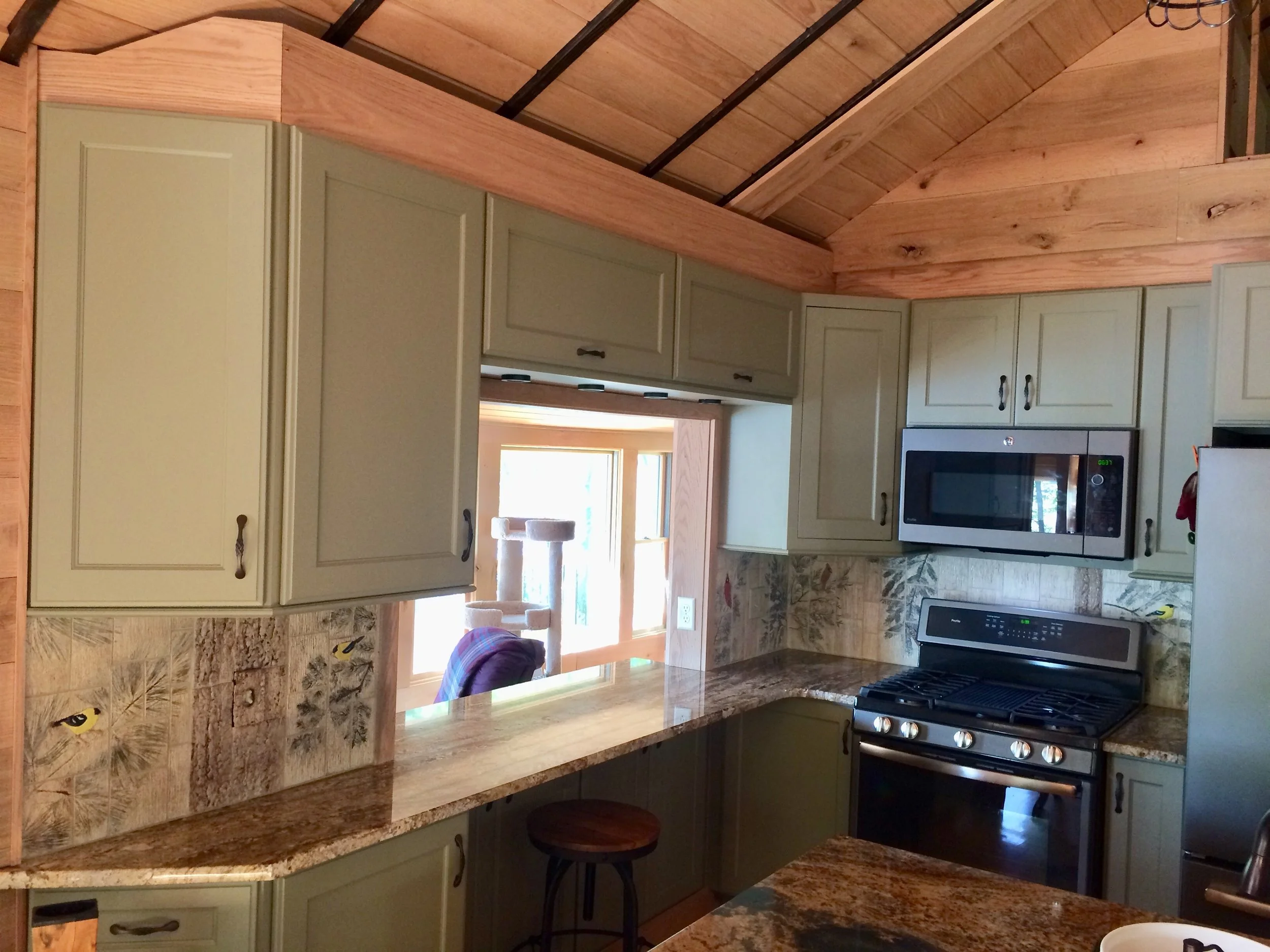 Rustic cabin backsplash for a bird lover
