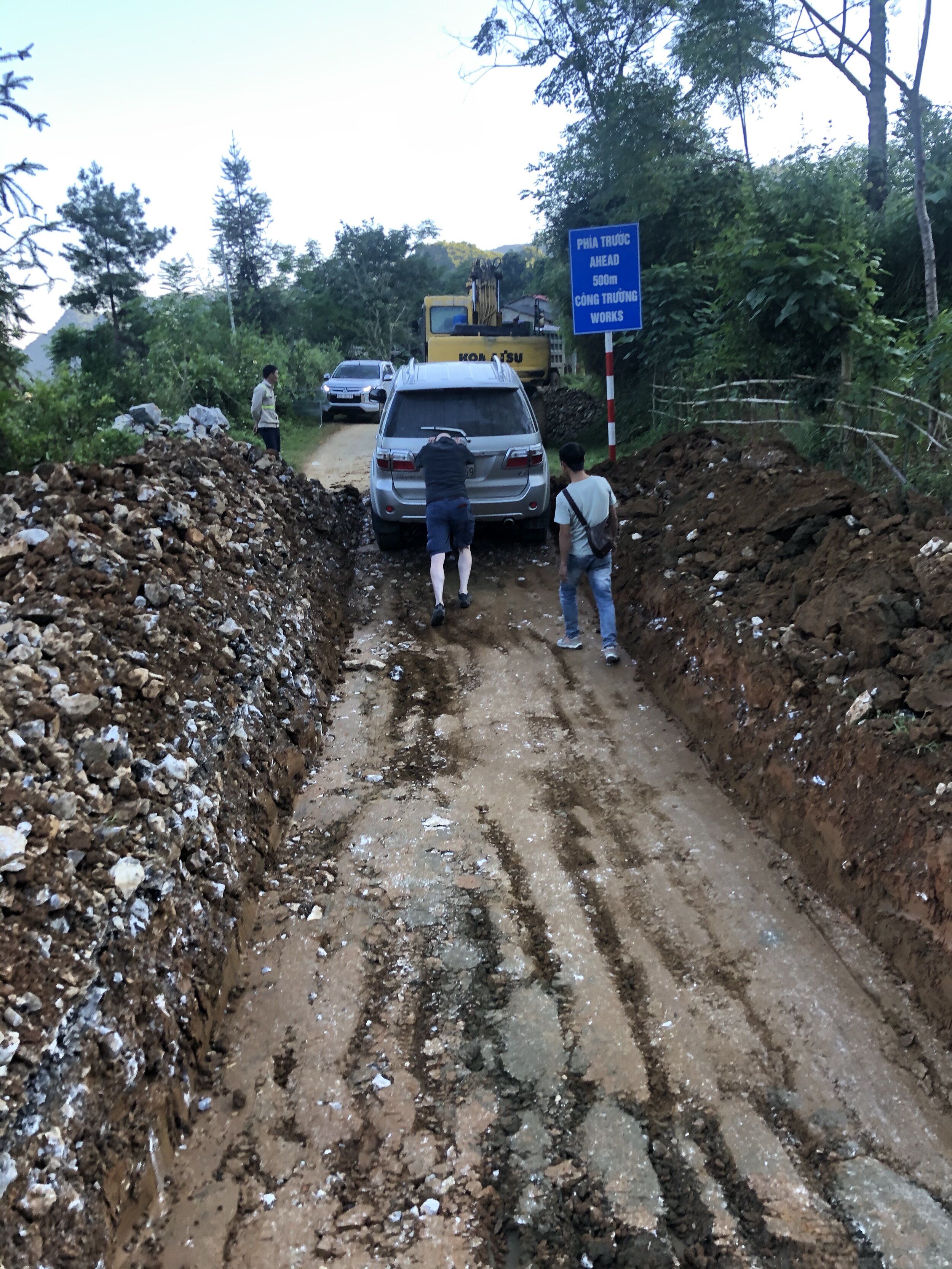 Road work, Sisyphus pushing car
