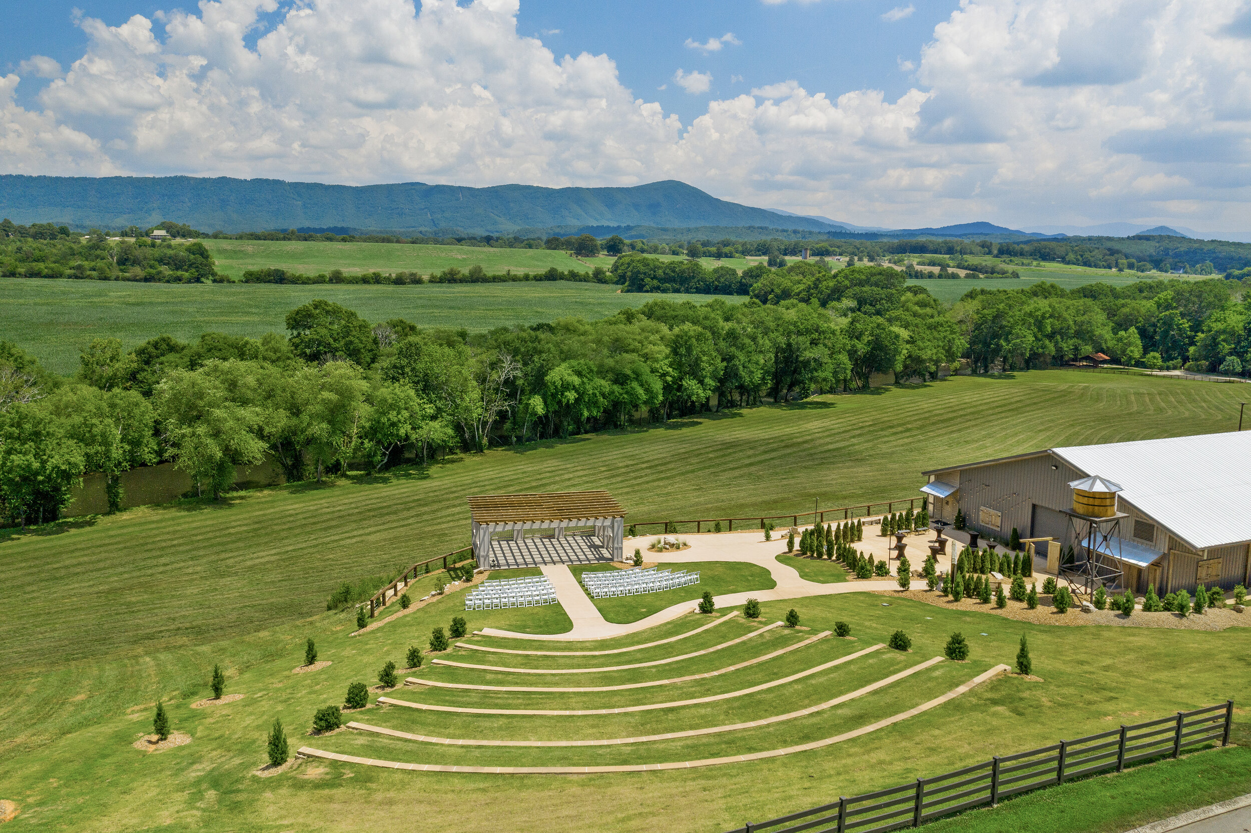outdoor wedding venue in East Tennessee