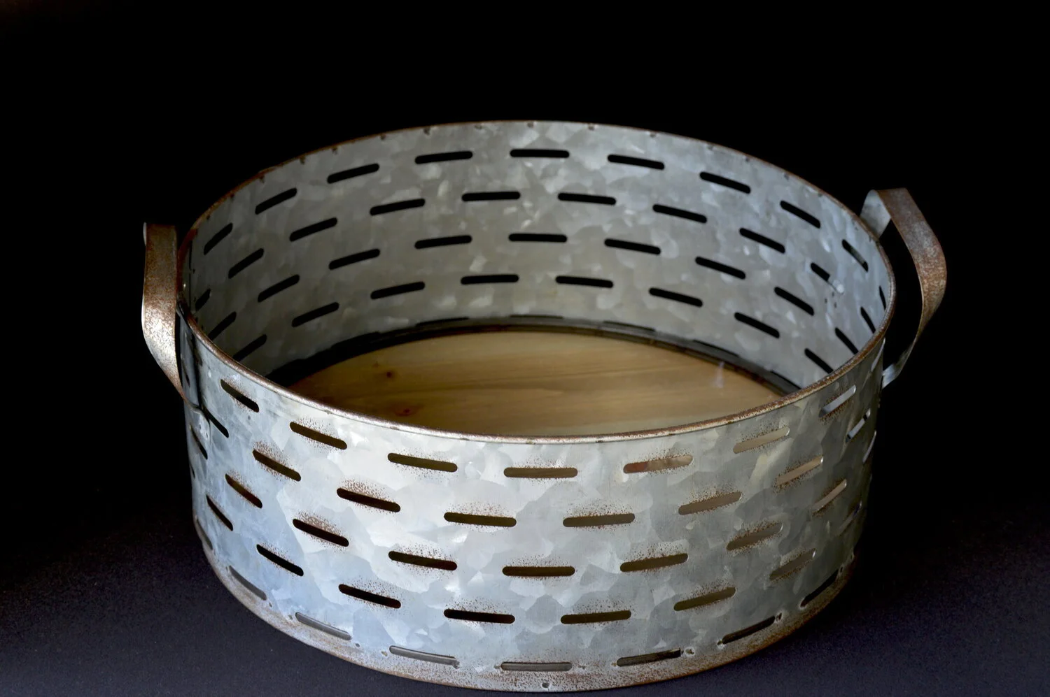 metal+bucket basket Q1.jpeg