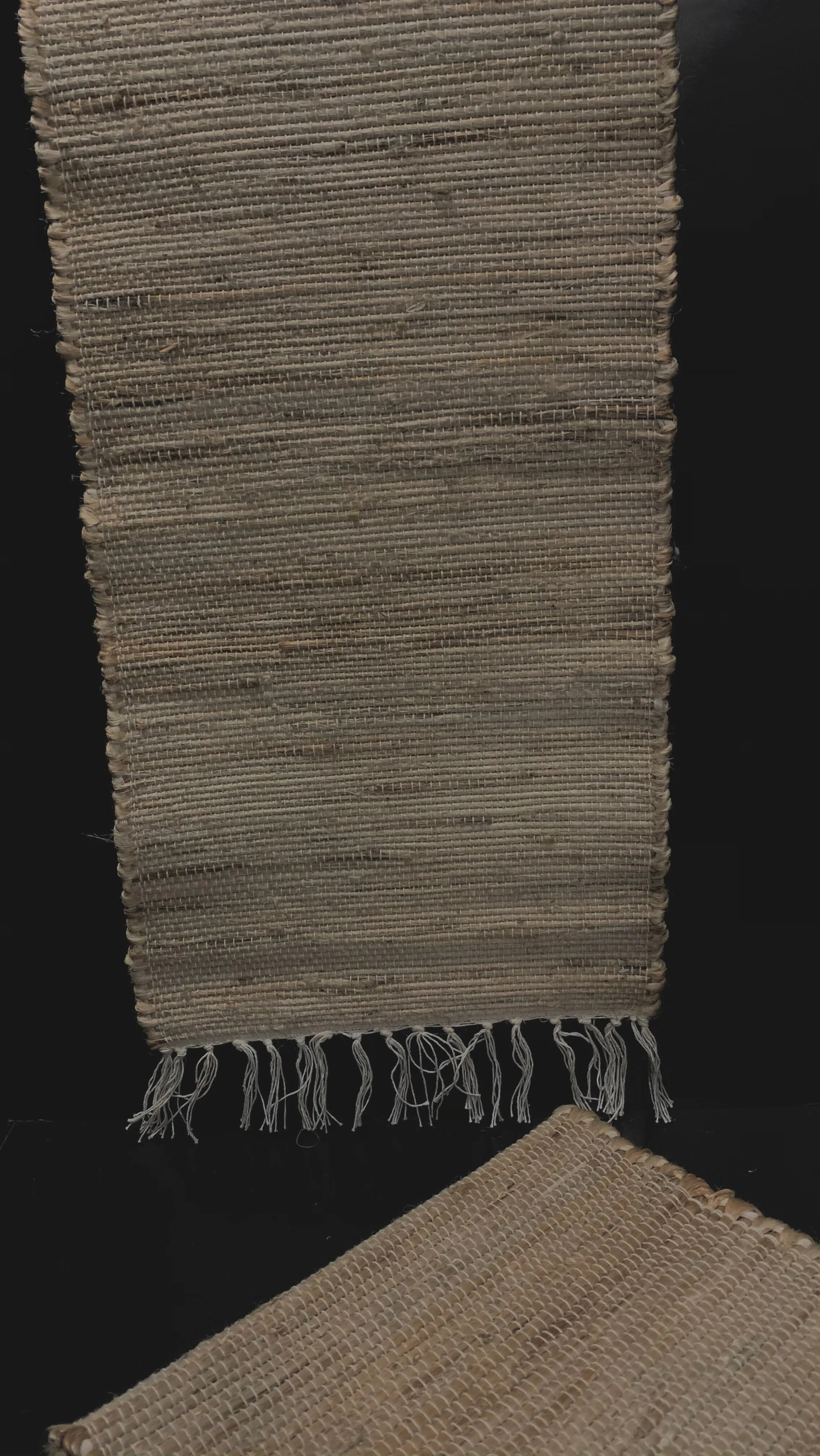 beige+tablerunner+Q2.jpg