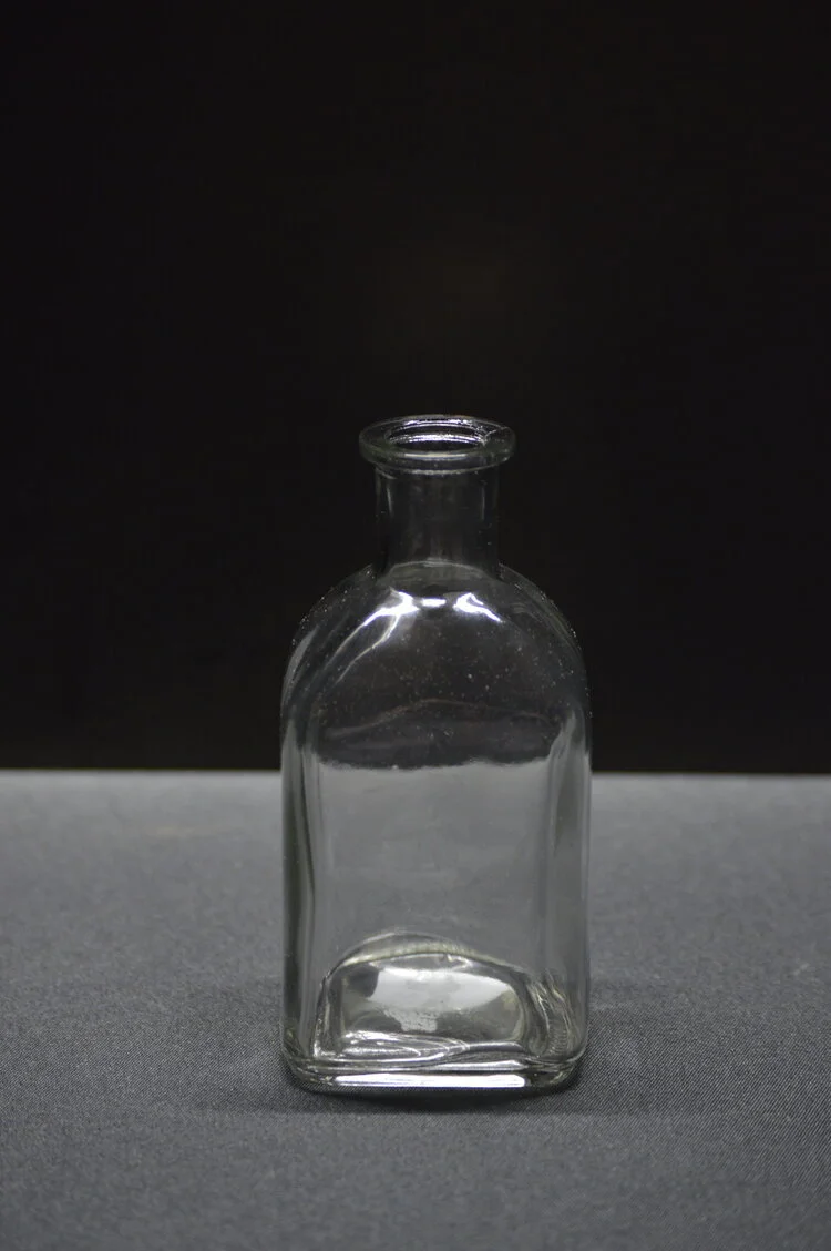 glass+square base vase Q9.jpeg