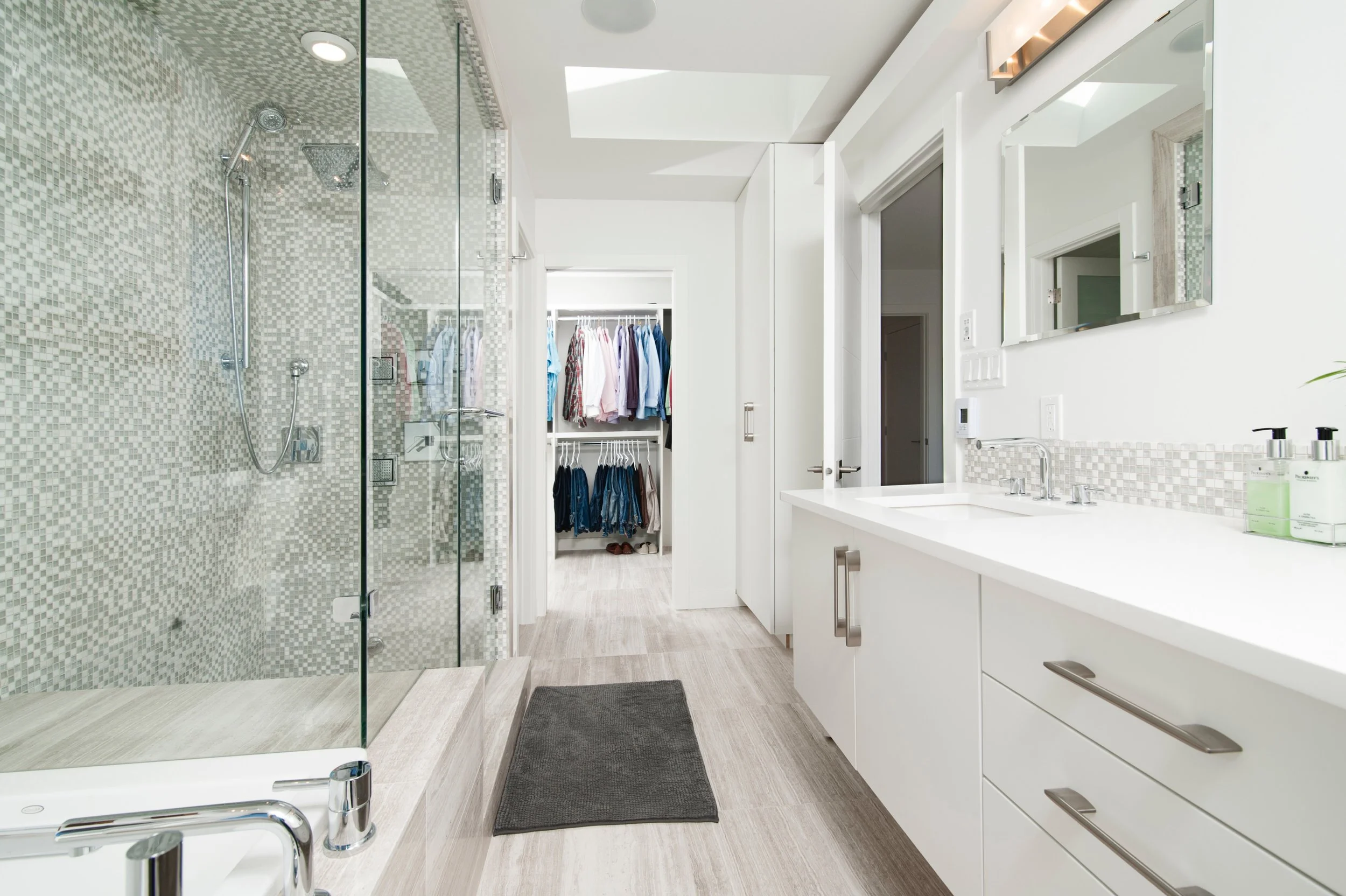 Bright and modern bathroom lighting