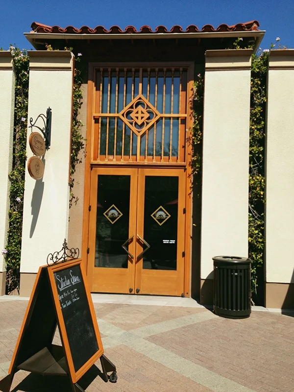 Exterior-of-The-Lima-Bean-From-Glee-at-Paramount-by-Live-The-Movies.jpg