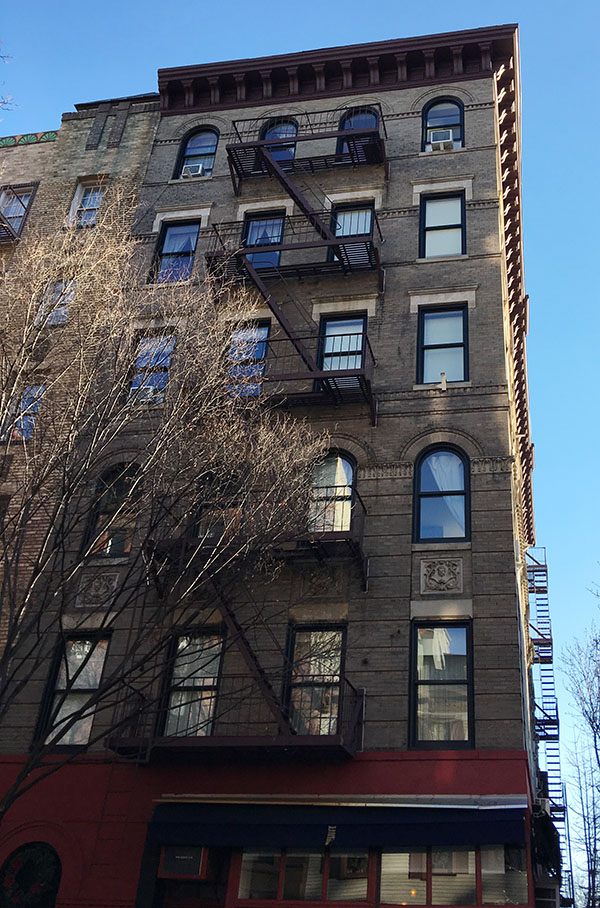 ▷Where to see the Friends apartment building in NYC?