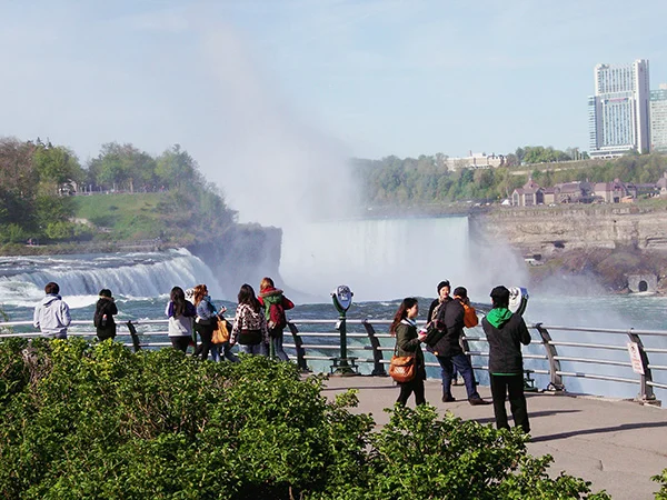 Prospect-Point-at-Niagara-Falls-from-Fever-Pitch-1.jpg