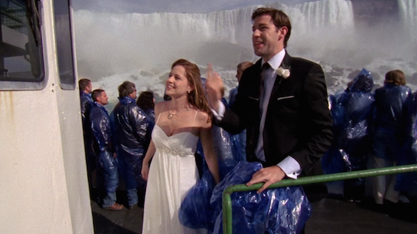 Niagara-Falls-Jim-and-Pam-get-married-on-The-Office-8.png