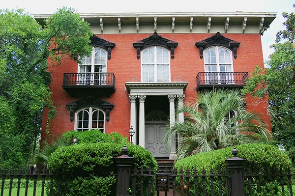 Mercer-Williams-House-Museum-from-Midnight-in-the-Garden-of-Good-and-Evil-by-Live-the-Movies-2.jpg