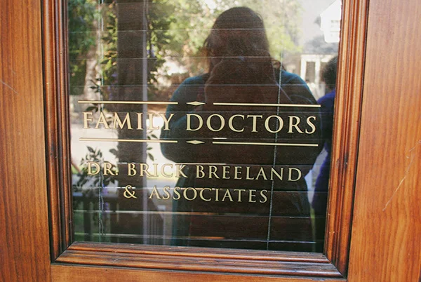 Brick-and-Zoes-Medical-Office-from-Hart-of-Dixie-Sign-on-Door-photo-by-Live-the-Movies.jpg