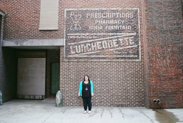 Christina-LeBlanc-at-the-Luncheonette-from-Parenthood-on-Universal-Studios-Backlot-Live-the-Movies.jpg
