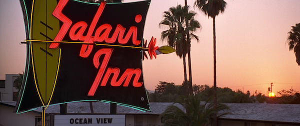 Safari-Inn-Burbank-from-Apollo-13-1.png
