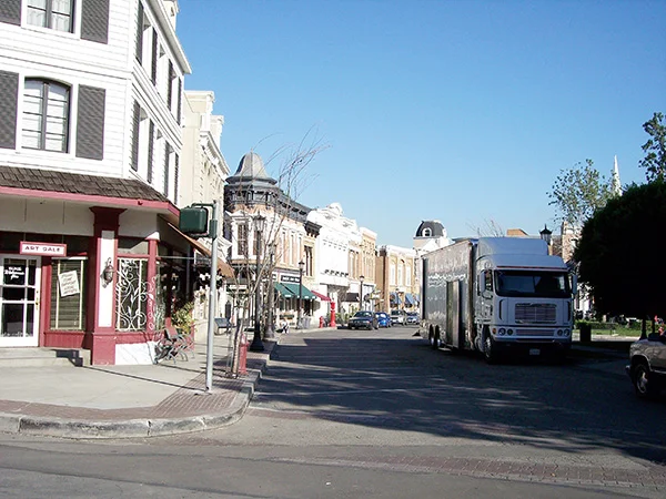 Downtown-Bluebell-Alabama-from-Hart-of-Dixie-by-Live-the-Movies-5.jpg