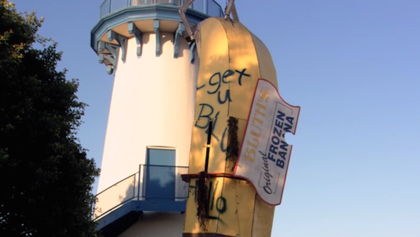Vandalized-Banana-Stand-from-Arrested-Development-2.png