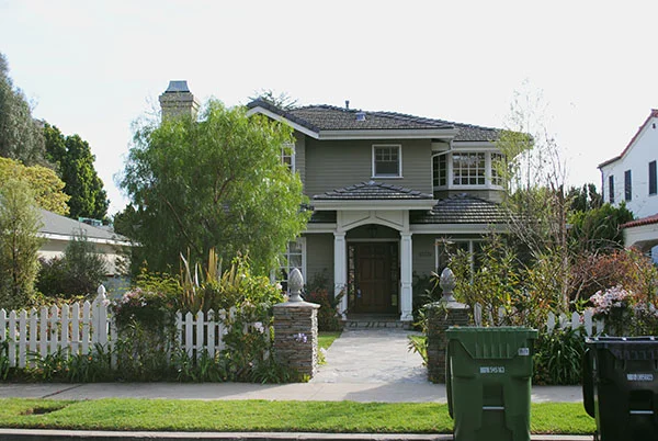Dunphy-House-from-Modern-Family-Claire-Phil-by-Live-the-Movies.jpg