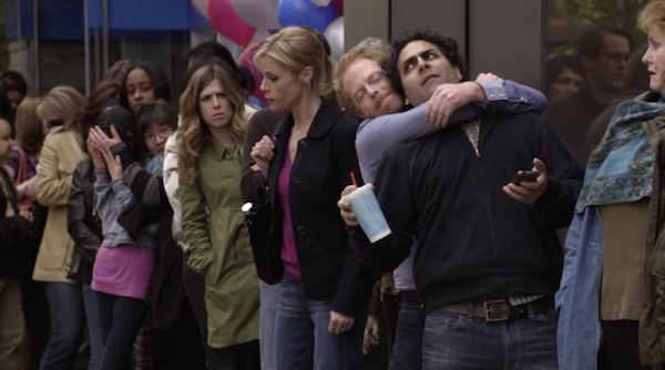 Apple-Store-at-The-Grove-from-Modern-Family-8.png
