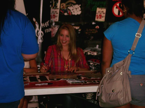 Dianna-Agron-Glee-Mall-Gleek-Tour-photo-by-Live-the-Movies.jpg