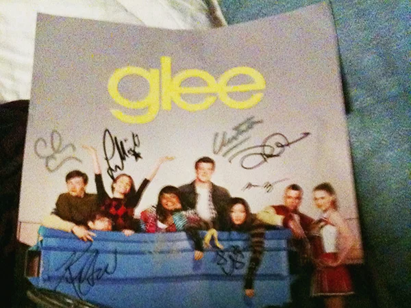 Poster-signed-by-Glee-cast-Glee-Mall-Gleek-Tour-photo-by-Live-the-Movies.jpg