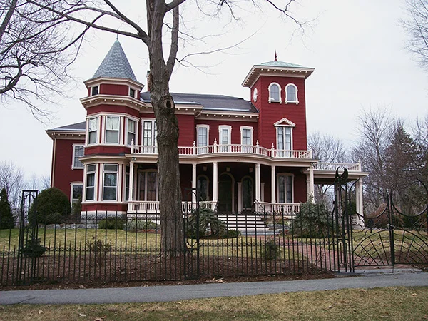 Stephen-King-House-Bangor-Maine-Live-the-Movies.jpg
