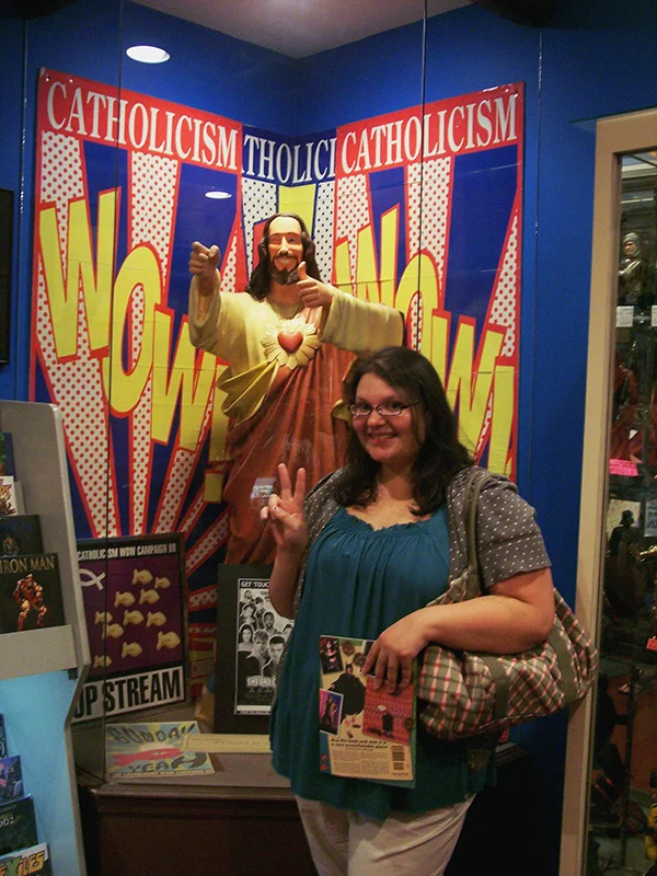 Christina-LeBlanc-with-Buddy-Christ-at-Jay-and-Silent-Bobs-Secret-Stash-for-Live-the-Movies.jpg