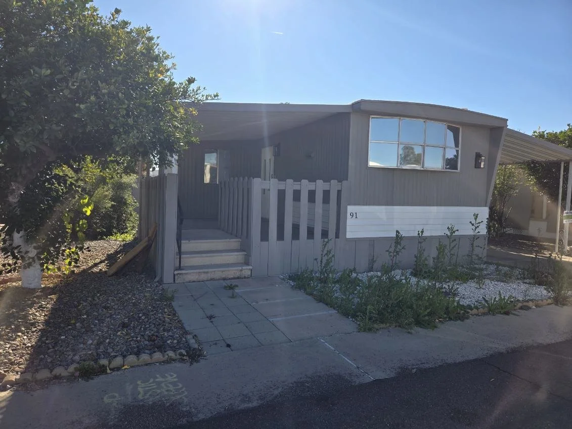 $38,800 / 2br - 720ft2 - BEAUTIFUL NEW KITCHEN MANY UPDATES NEW A/C #91 call Today !! (Paradise North)